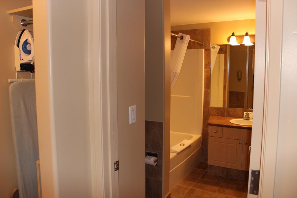 Clearwater Hotel Ltd Fort Mcmurray Bagian luar foto