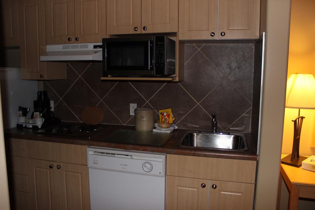 Clearwater Hotel Ltd Fort Mcmurray Bagian luar foto
