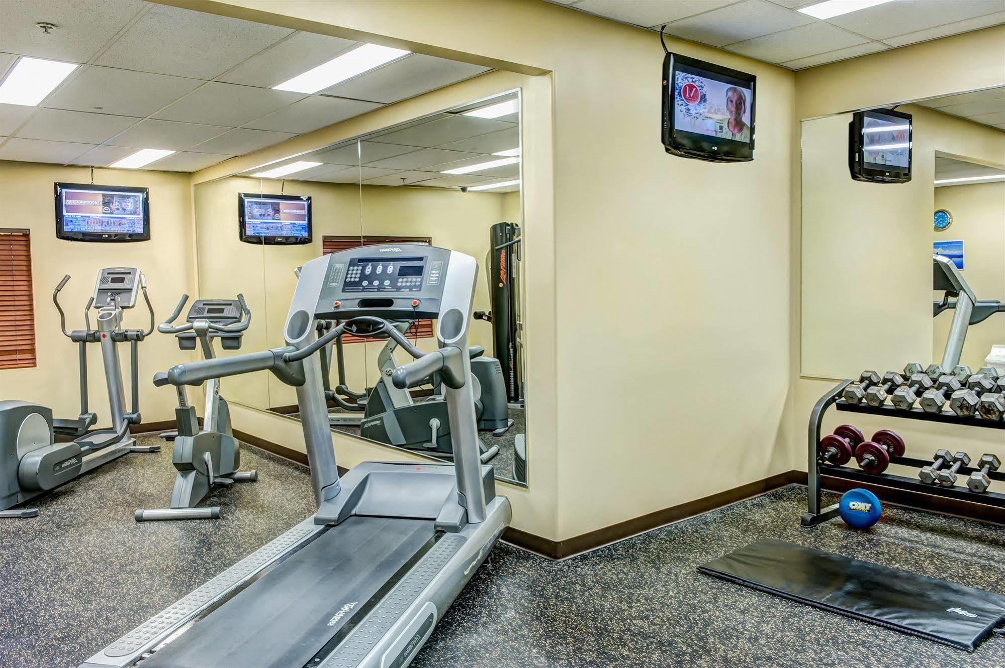 Clearwater Hotel Ltd Fort Mcmurray Bagian luar foto
