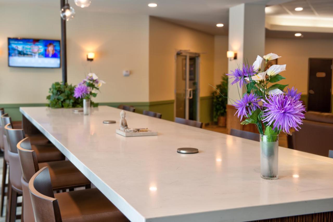Clearwater Hotel Ltd Fort Mcmurray Bagian luar foto